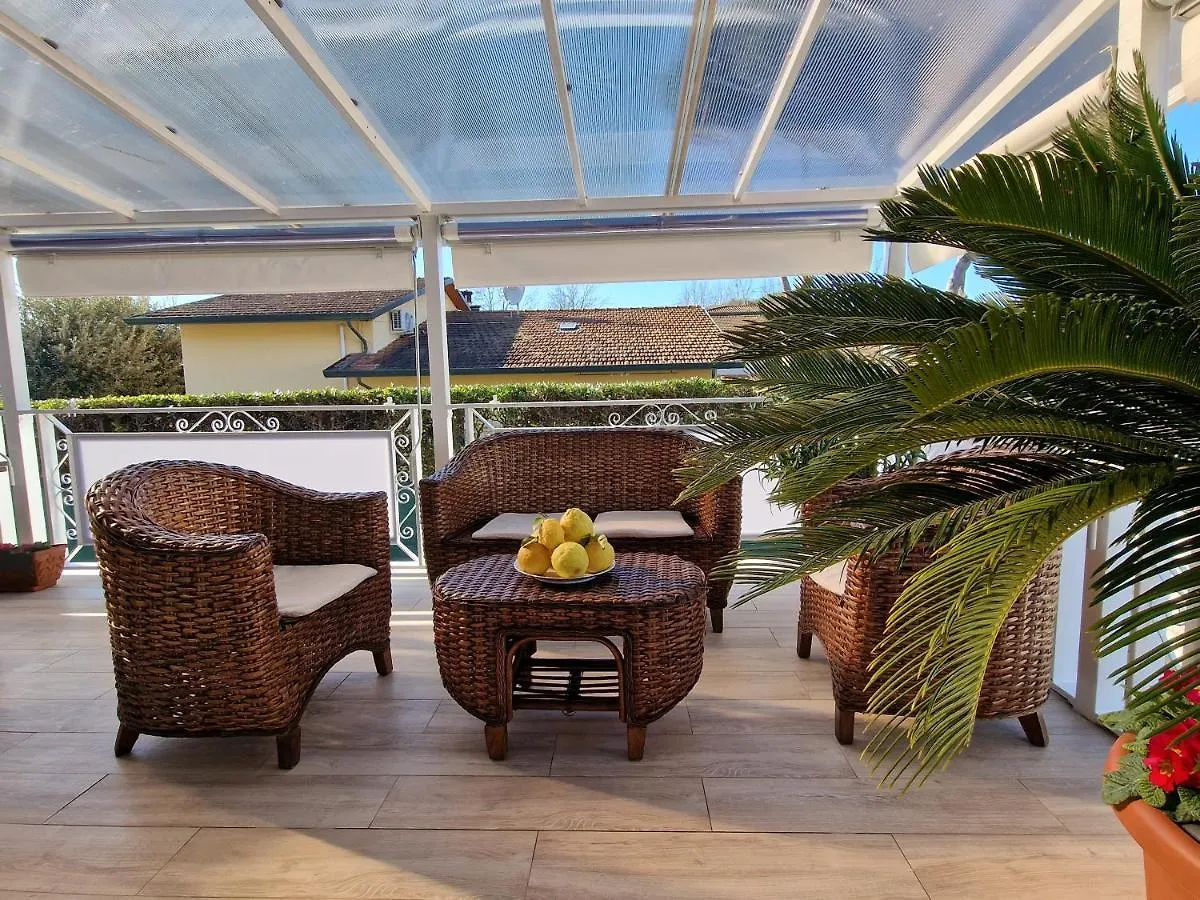 Tra Forte Dei Marmi E Marina Di Massa - Il Melograno contacts